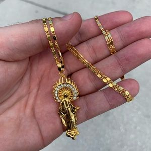 18k gold Mary  charm and necklace